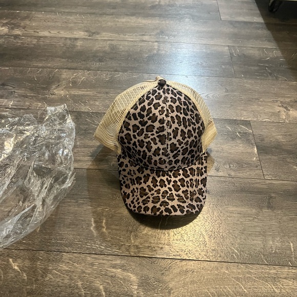 Baseball Cap W/ Cheetah Print NEW‎ - Picture 1 of 5